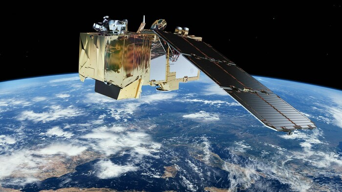 Künstlerische Darstellung: Der ESA-Satellit „Sentinel-2A“ im Erdorbit.