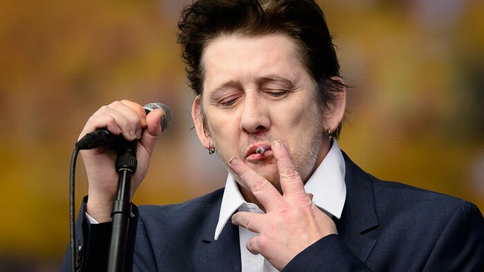 Der Sänger der Punkband The Pogues, Shane MacGowan, ist im Alter von 65 Jahren gestorben.