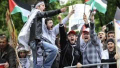 Aggressive Proteste sorgen für Unbehagen in der Bevölkerung. (Bild: HELMUT FOHRINGER / APA / picturedesk.com)