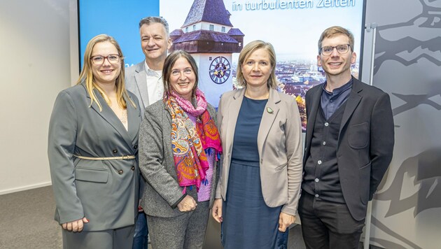 Präsentierten das neue Grazer Budget: Daniela Schlüsselberger, Manfred Eber, Elke Kahr, Judith Schwentner und Robert Krotzer (von links). (Bild: Foto Fischer)