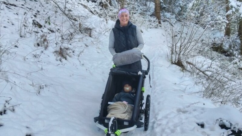 Auch Anna Frischmann aus Umhausen war kürzlich mit Söhnchen Paul im Mountainbuggy am Steppsteig unterwegs. (Bild: Peter Freiberger)