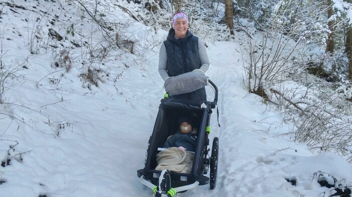 Auch Anna Frischmann aus Umhausen war kürzlich mit Söhnchen Paul im Mountainbuggy am Steppsteig ...