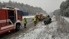 Ein Klagenfurter hat sich auf der Südautobahn mit seinem Auto überschlagen. (Bild: FF Gödersdorf)