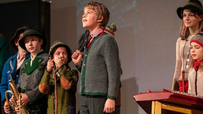 23 Kinder zwischen sechs und 16 Jahren treten beim Hirtenadvent auf. Als Hirten erzählen die ...