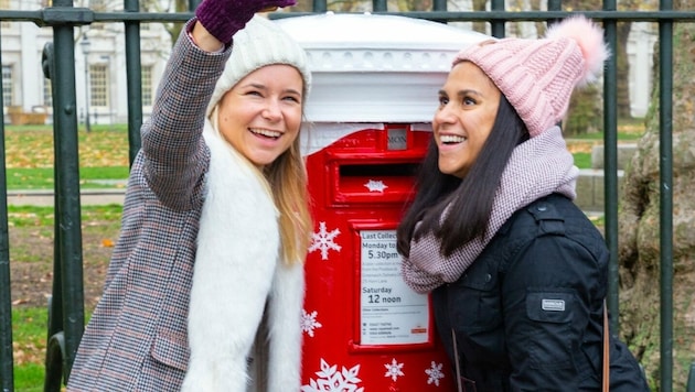 Die britische Post überrascht einige ihrer Kunden in der Adventzeit mit „singenden Briefkästen“. (Bild: Royal Mail)