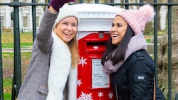 Die britische Post überrascht einige ihrer Kunden in der Adventzeit mit „singenden Briefkästen“.