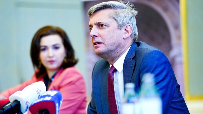 Von links: Justizministerin Alma Zadić und Jurist Martin Kreutner