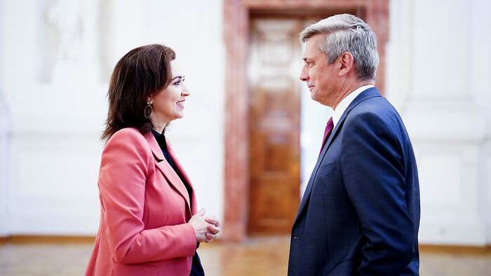 Alma Zadic und Martin Kreutner