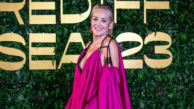 Sharon Stone am 30. November 2023 beim Red Sea International Film Festival in Jeddah (Bild: APA/AFP/Red Sea Film Festival/Ammar ABD RABBO)