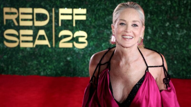 Sharon Stone am 30. November 2023 beim Red Sea International Film Festival in Jeddah (Bild: APA/AFP/Red Sea Film Festival/PATRICK BAZ)