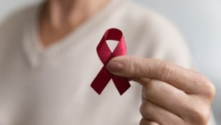 Mehr Aufklärung zum Thema HIV und Aids gefordert. (Bild: fizkes - stock.adobe.com)