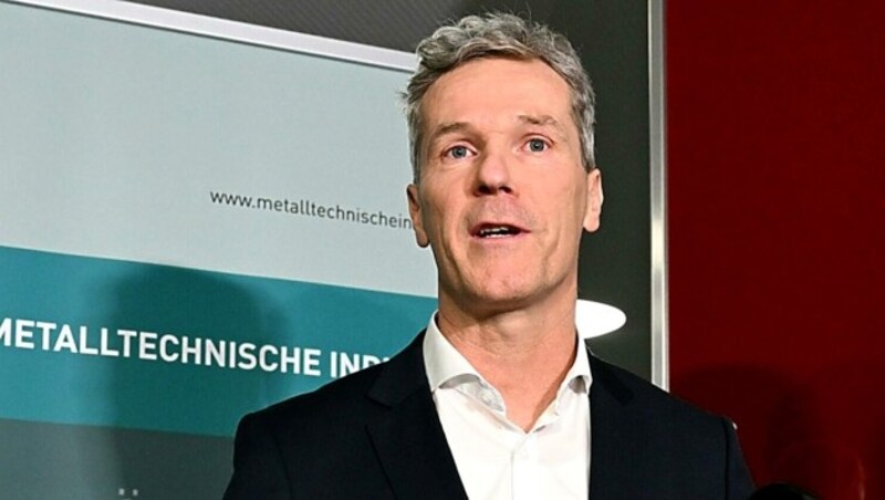 Arbeitgeber-Chefverhandler Christian Knill sah sich nach dem Abschluss bei den Beamten in einer schwierigeren Verahndlungsposition. (Bild: APA/HELMUT FOHRINGER)