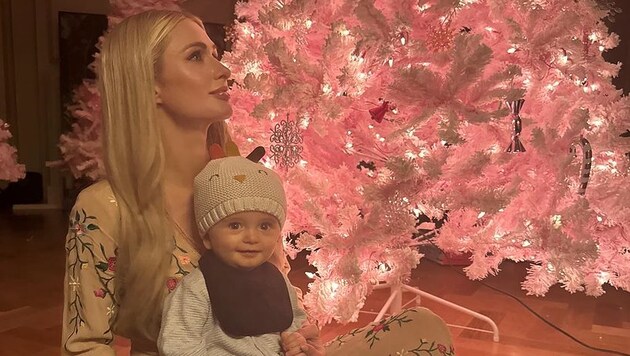 Die Weihnachtsbäume der Stars sind schon wunderschön geschmückt. (Bild: https://www.instagram.com/parishilton)