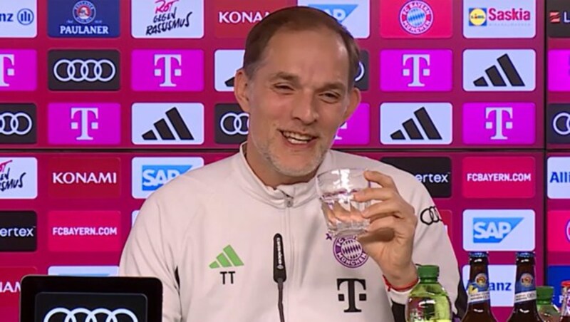 Bayern-Coach Thomas Tuchel war sichtlich amüsiert über die Frage eines Reporters. (Bild: Screenshot Glomex)