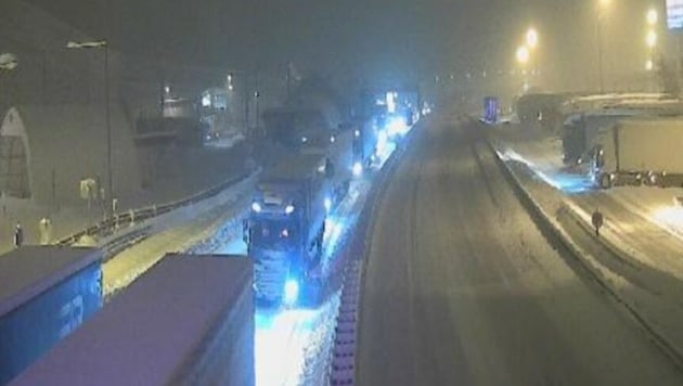 The truck chaos at the Brenner Pass last Friday has repercussions. (Bild: ASFINAG (Webcam))