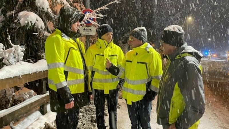 Der Krisenstab tagte im dichten Schneefall ... (Bild: Stadt Dornbirn)