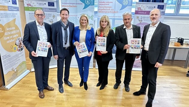 v.l. Nikolaus Dominkovits, Vertreter des ungarischen Volksgruppenbeirates, Markus Neuhold, Direktor des Gymnasiums Oberpullendorf, Bildungslandesrätin Daniela Winkler, Karin Vukman-Artner von der Bildungsdirektion, Stanko Horvath, Präsident des kroatischen Volksgruppenbeirates, und Stellvertreter Josef Buranits. (Bild: Schulter Christian)