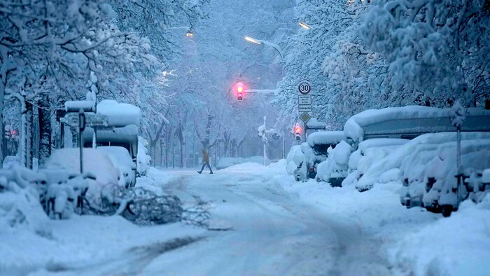 Straßen in München in eine Winterlandschaft verwandelt