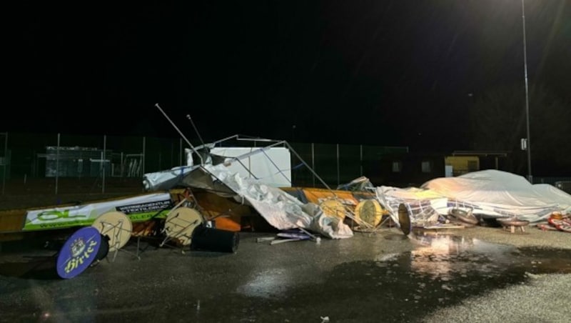 Das Zelt der Schluchtenbartl wurde vom Sturm zerstört. (Bild: zvg)