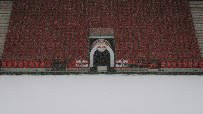 Jede Menge Schnee in der Bullen-Arena