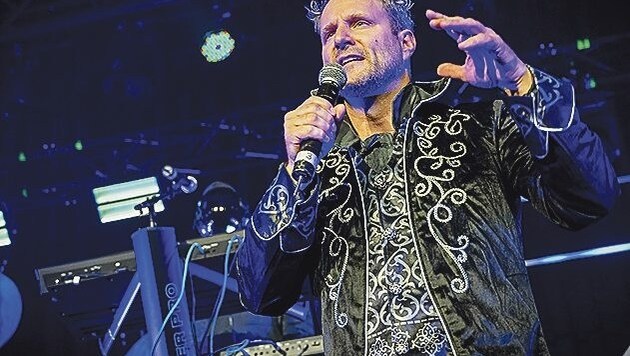 Matthias Strolz übte sich als Sänger und Performer. (Bild: Graf Andreas)