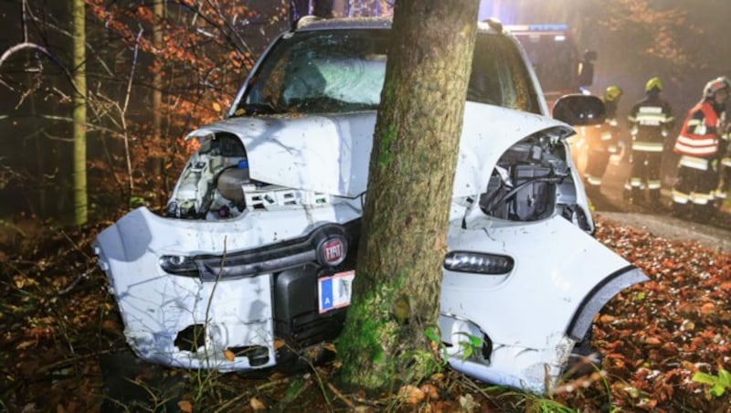 Unfall bei Lichendorf: Am Fahrzeug entstand beträchtlicher Schaden (Bild: Wolfgang Patschok)