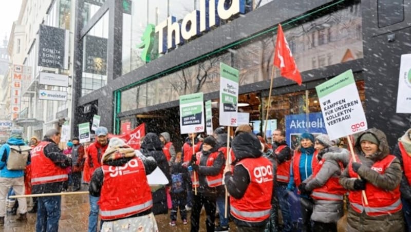 Bei der Buchhandlung Thalia kam es wegen dem Warnstreik für zwei Stunden zu Einschränkungen. (Bild: klemens groh)