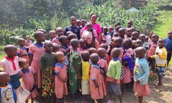 Die Kinder haben Elsa Schagerl bereits ins Herz geschlossen.