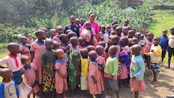 Die Kinder haben Elsa Schagerl bereits ins Herz geschlossen.