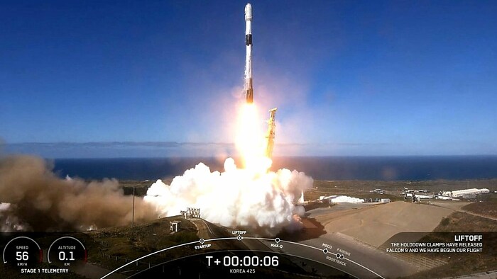 Der südkoreanische Satellit wurde mittels einer „Falcon 9“-Trägerrakete in den Weltraum ...
