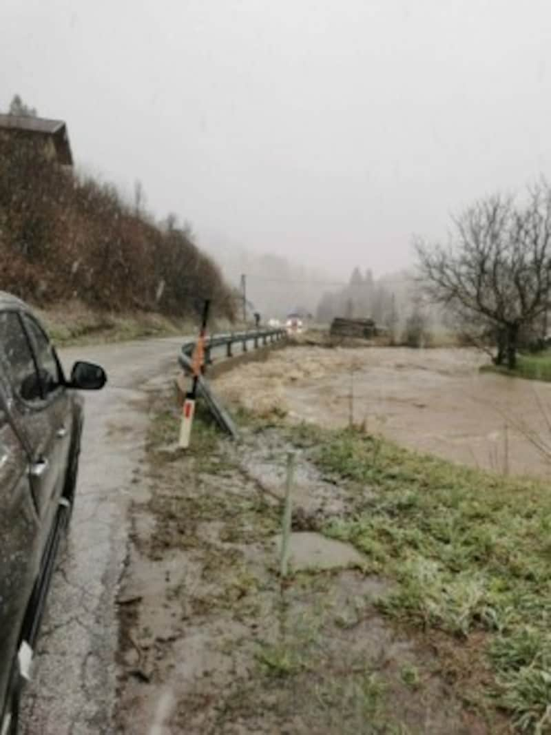 Der Wasserstand in Eisenkappel ist durch den Starkregen wieder besonders hoch. (Bild: Franz Josef Smrtnik)