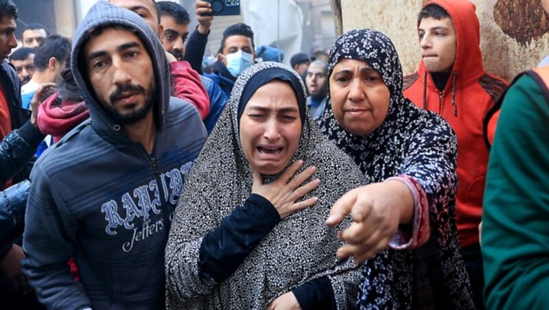 Die Zivilbevölkerung im Gazastreifen ist auch im Süden nicht sicher. (Bild: APA/AFP/SAID KHATIB)