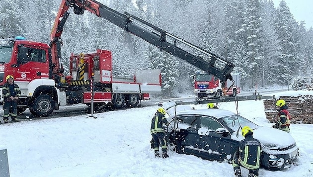 Schnee-Unfall im Waldviertel (Bild: FF Waidhofen/Thaya)