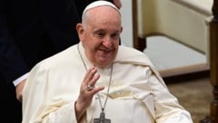 „Herr, schenk mir Sinn für Humor“: Papst holt 105 berühmte Comedians in den Vatikan. (Bild: AFP)