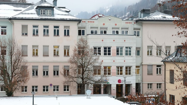 Diese Schulgebäude im Zeller Stadtzentrum sind schon in die Jahre gekommen (Bild: Hölzl Roland)