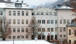 Diese Schulgebäude im Zeller Stadtzentrum sind schon in die Jahre gekommen (Bild: Hölzl Roland)