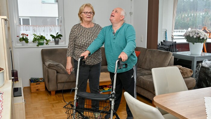 Silvia D. pflegt ihren Sohn Markus seit seiner Geburt.