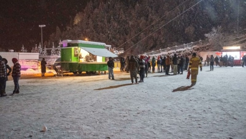 Betroffenheit und Fassungslosigkeit nach dem Böller-Unfall am Samstagabend (Bild: Kerstin Joensson)