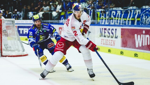 Fehlte fünf Spiele, ist wieder fit: Defender Lewington (re.). (Bild: GEPA pictures/ Daniel Goetzhaber)