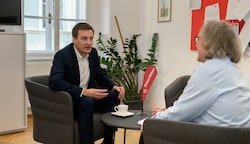 SPÖ-Obmann Sven Hergovich beim Gespräch in der „Krone“-Redaktion in St. Pölten: „Ich würde wirklich gerne auch loben. Es gibt aber wenig Lobenswertes.“ (Bild: Molnar Attila)