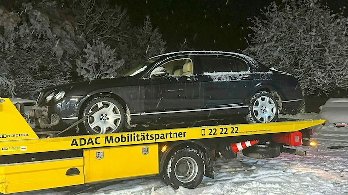 Heinos Bentley wird abgeschleppt.