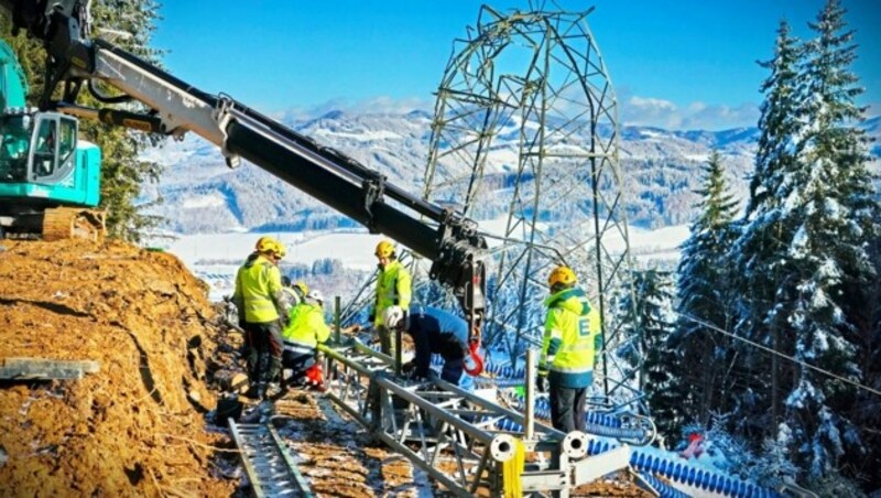 Die Arbeiter waren stundenlang im Einsatz (Bild: Sepp Pail)