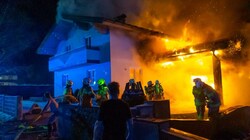 Im November brannte es einige Male. In Annaberg standen eine Garage und ein Wohnhaus in Flammen. (Bild: Peter Bergmüller)