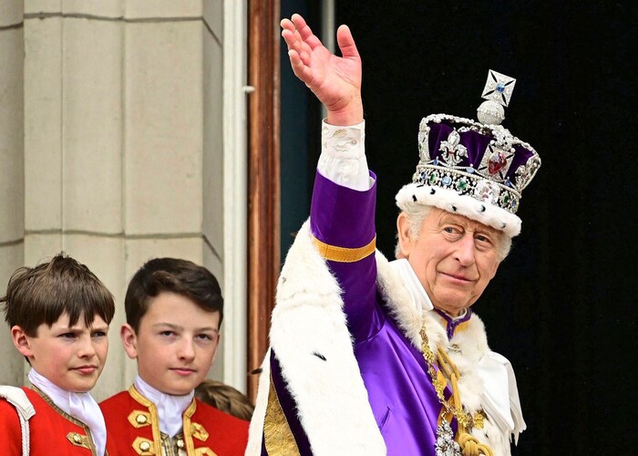 Erst im letzten Jahr wurde Charles gekrönt. Dass er abdankt, daran glaubt momentan niemand.