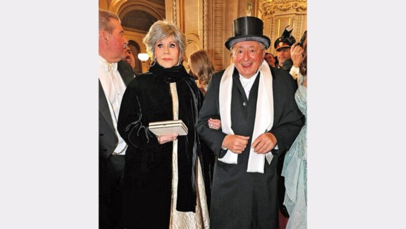 Opernball-Gast Jane Fonda mit Richard Lugner. (Bild: STARPIX /Alexander TUMA, Krone KREATIV)