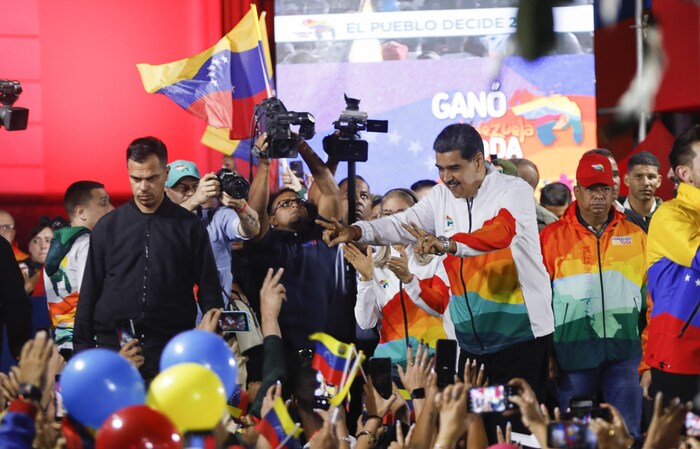 Maduro lässt sich und sein Referendum feiern.