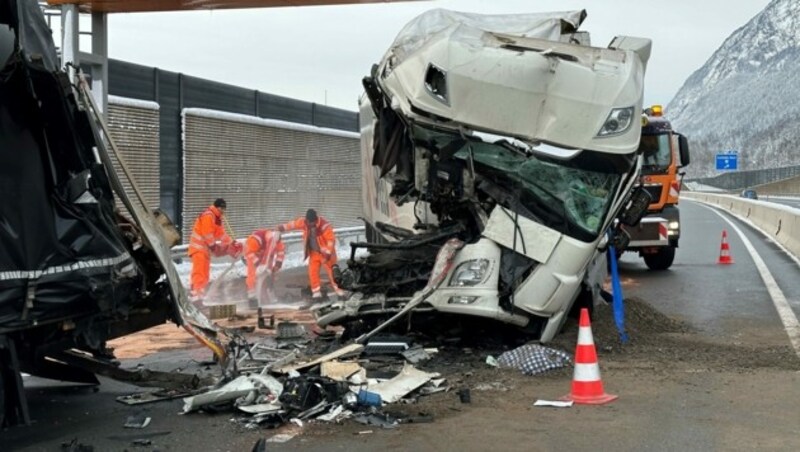 Die Aufräumarbeiten dürften mehrere Stunden dauern. (Bild: zoom.tirol)