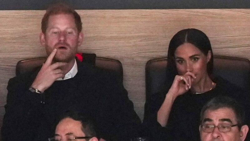 Prinz Harry und Herzogin Meghan hüllen sich zum Skandal in Schweigen. (Bild: APA/Darryl Dyck/The Canadian Press via AP)