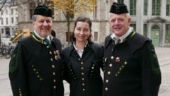 Alfred Schachner (li.) und Artur Höllwerth, Salinenkapelle Bad Ischl, mit Barbara Winkelbauer, Salzwelten arbeiten auf den Knappentag hin (Bild: LiveBild)