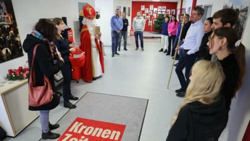 Der Nikolaus in der „Krone“-Redaktion (Bild: Birbaumer Christof)